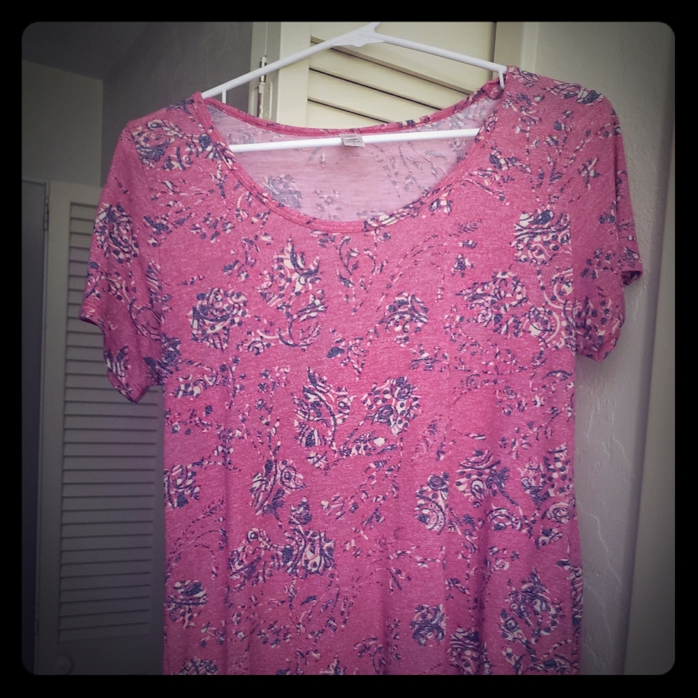 Small Lularoe Classic T